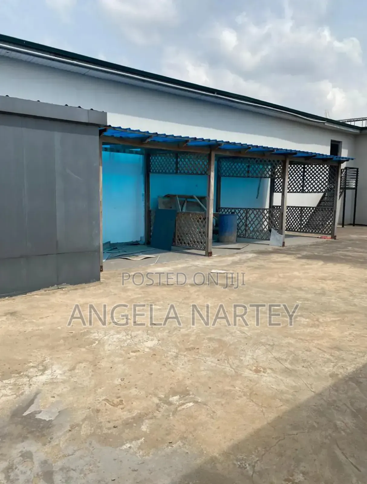 Showroom With Warehouse And Office Close To N1 Road-dzorwulu