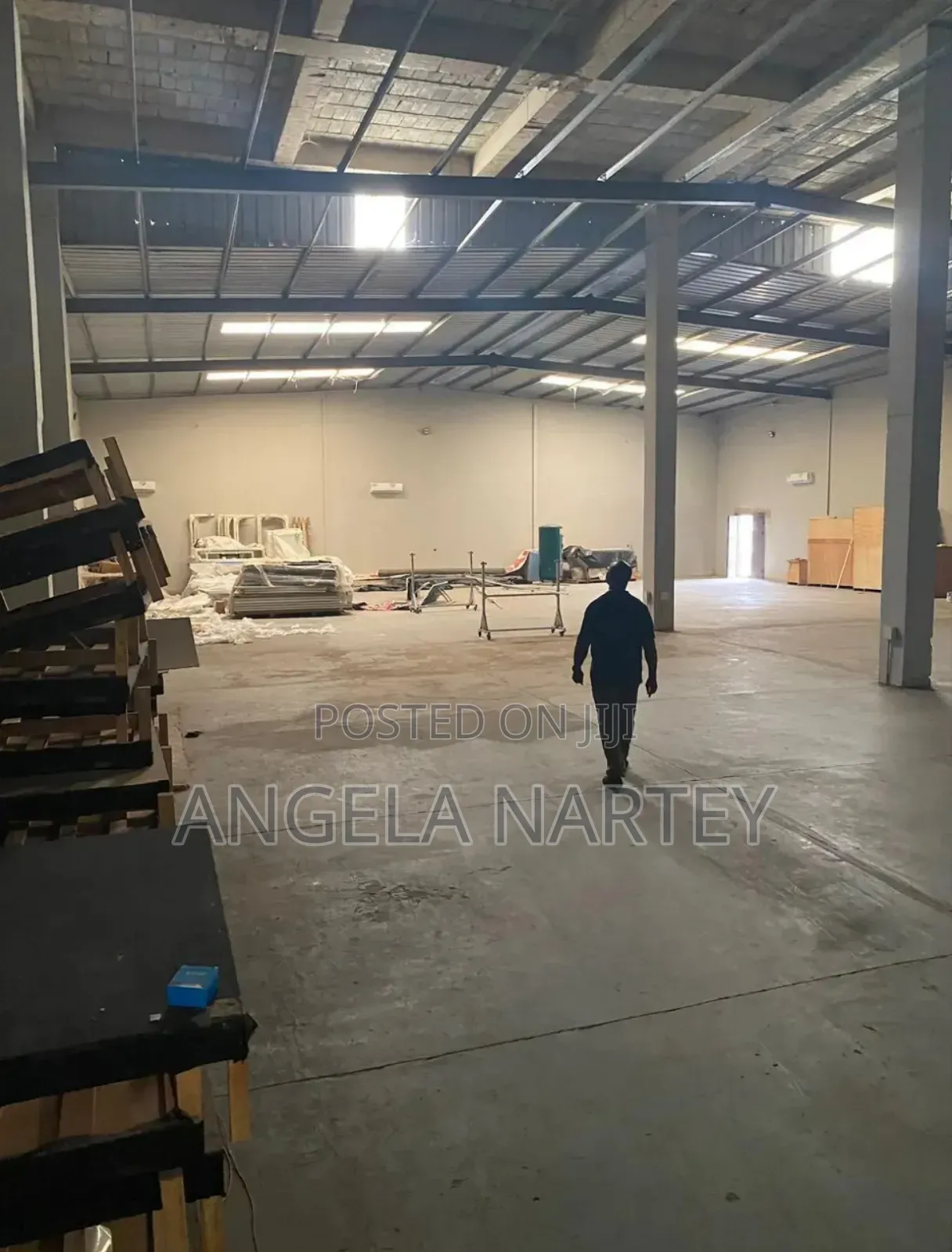 Showroom With Warehouse And Office Close To N1 Road-dzorwulu