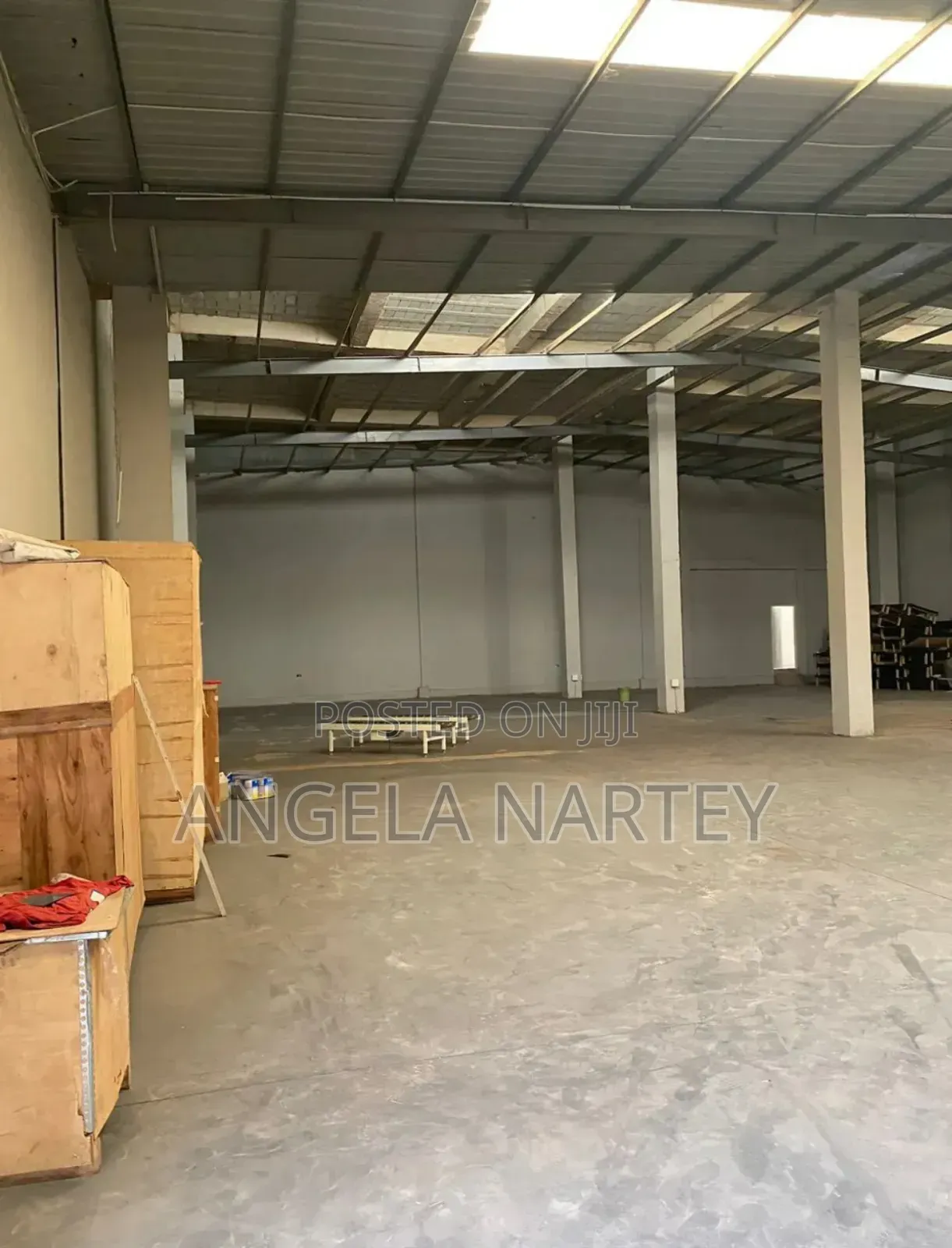 Showroom With Warehouse And Office Close To N1 Road-dzorwulu