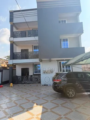 6bdrm House in Alex Otuo Properties, Kumasi Metropolitan for sale