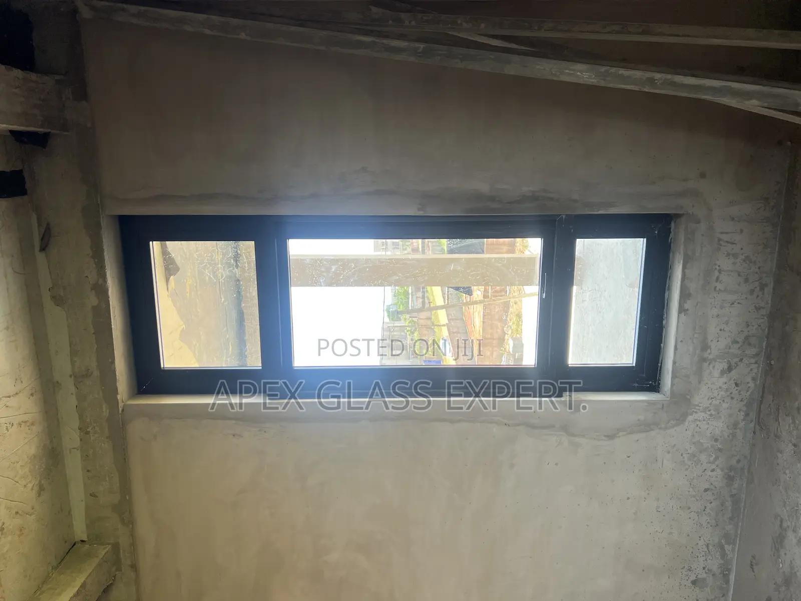 Awning Window With Top and Bottom Fixed.