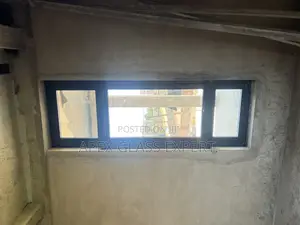 Awning Window With Top and Bottom Fixed.