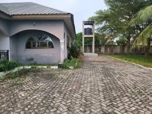 3bdrm House in Lamptey Yellow, Ngleshie Amanfro for rent