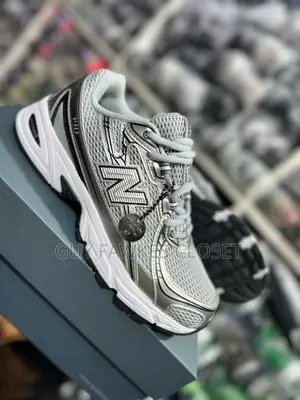 New Balance 740