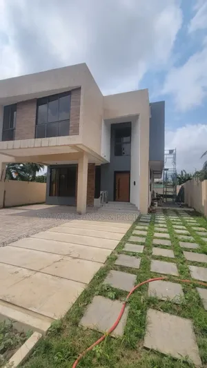 4bdrm House in Madina for sale