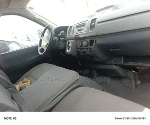 Toyota Grand HiAce 2012 Silver