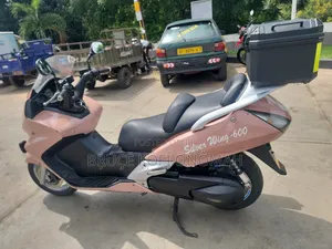 Honda Gold Wing 2012 Beige