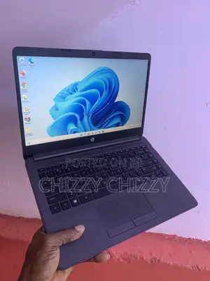 Laptop HP 240 G8 4GB Intel Celeron SSD 256GB