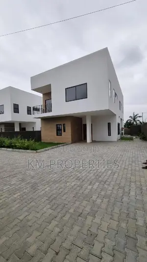 5bdrm Duplex in North Legon for sale