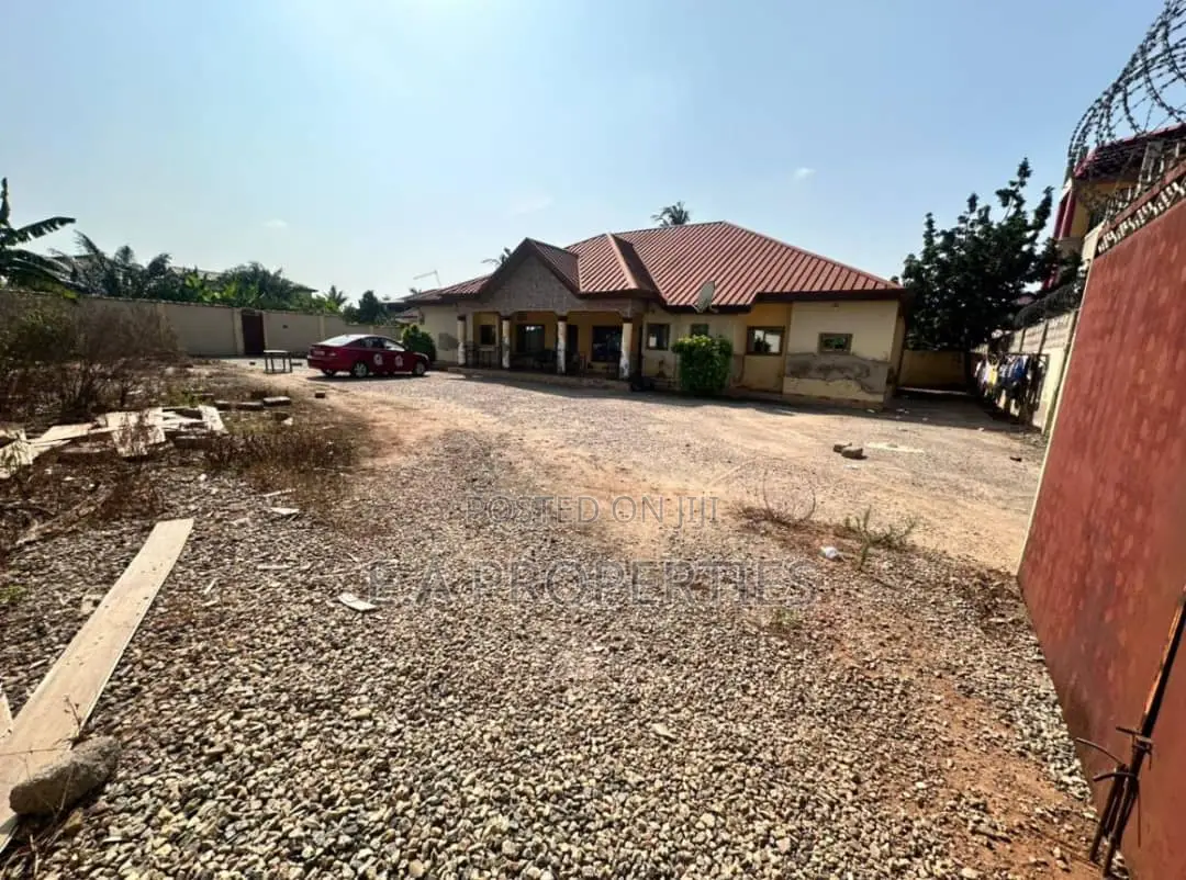 5bdrm House in E A Properties, Christian Village for sale