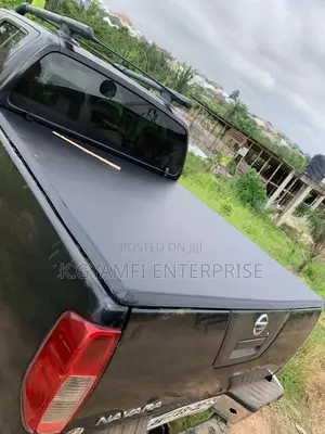High Quality Pickup Truck Bucket Cover (Soft, Trifold)