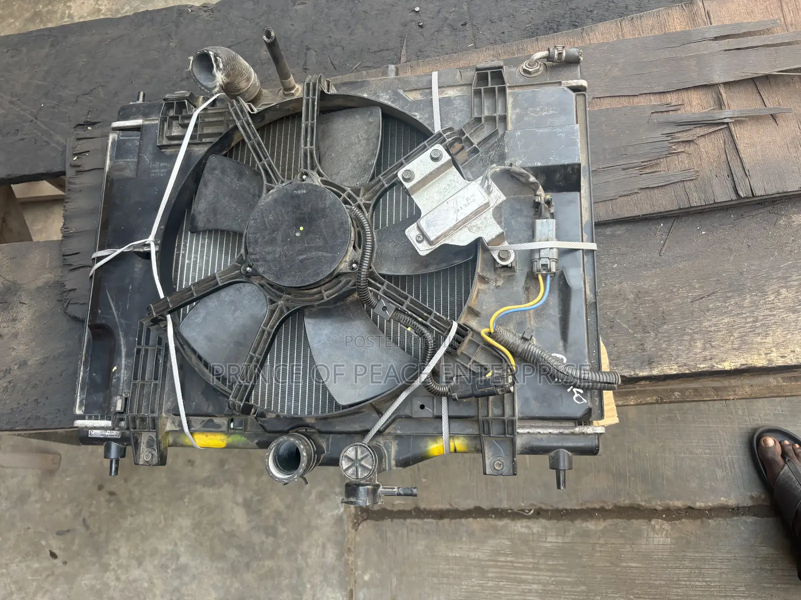 Nissan Versa 2008 2009 2010 Radiator With Fan