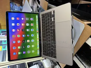 Laptop Apple MacBook Pro 2020 16GB Intel Core I7 SSHD (Hybrid) 512GB