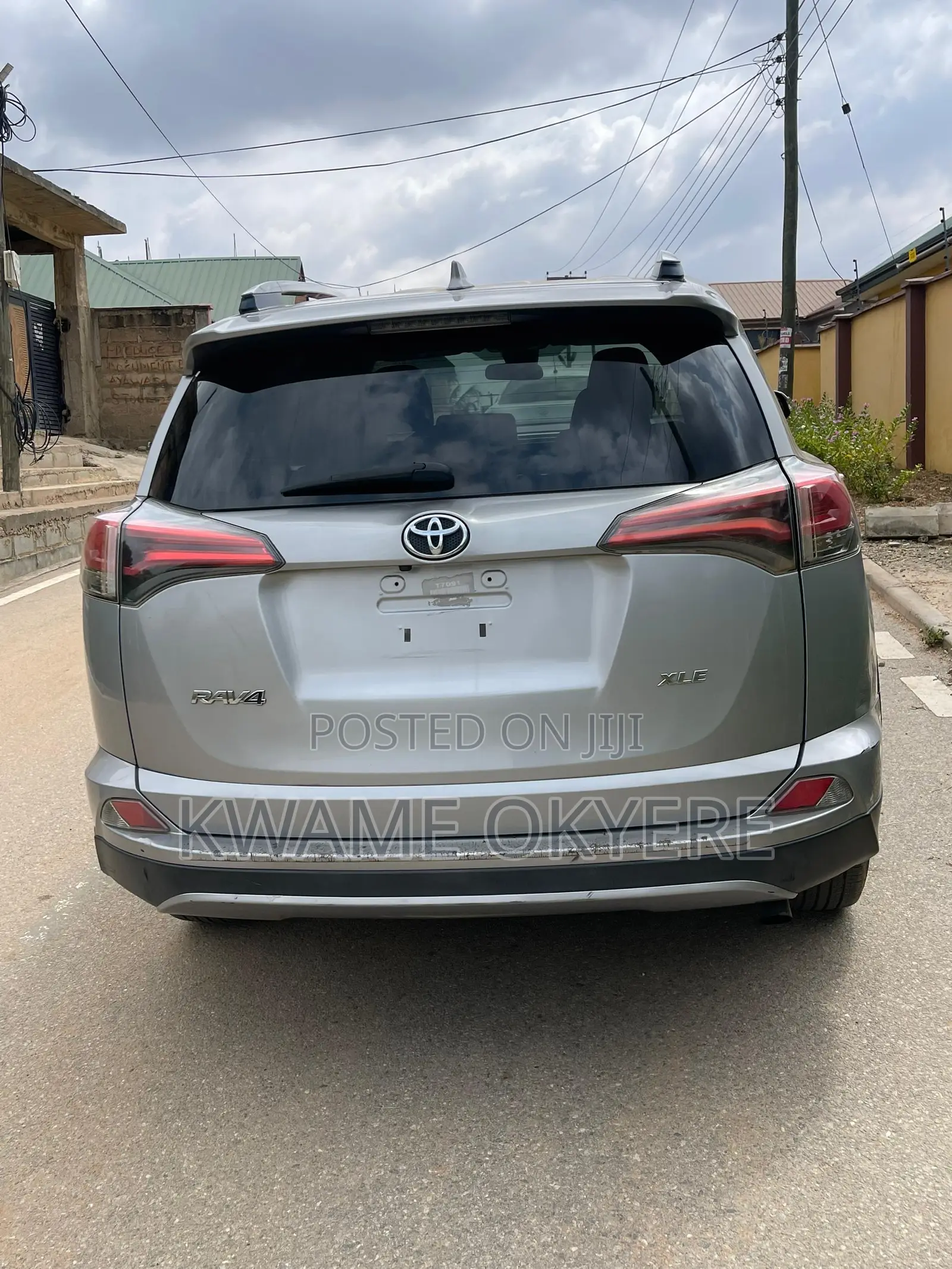 Toyota RAV4 XLE 4dr SUV (2.5L 4cyl 6A) 2018 Silver