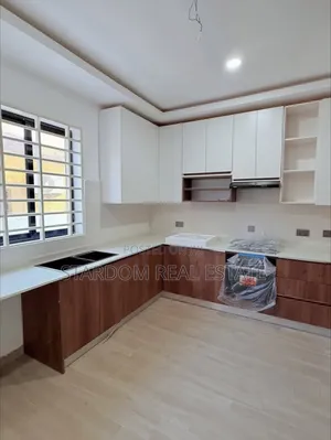 4bdrm Duplex in Sakumono for sale