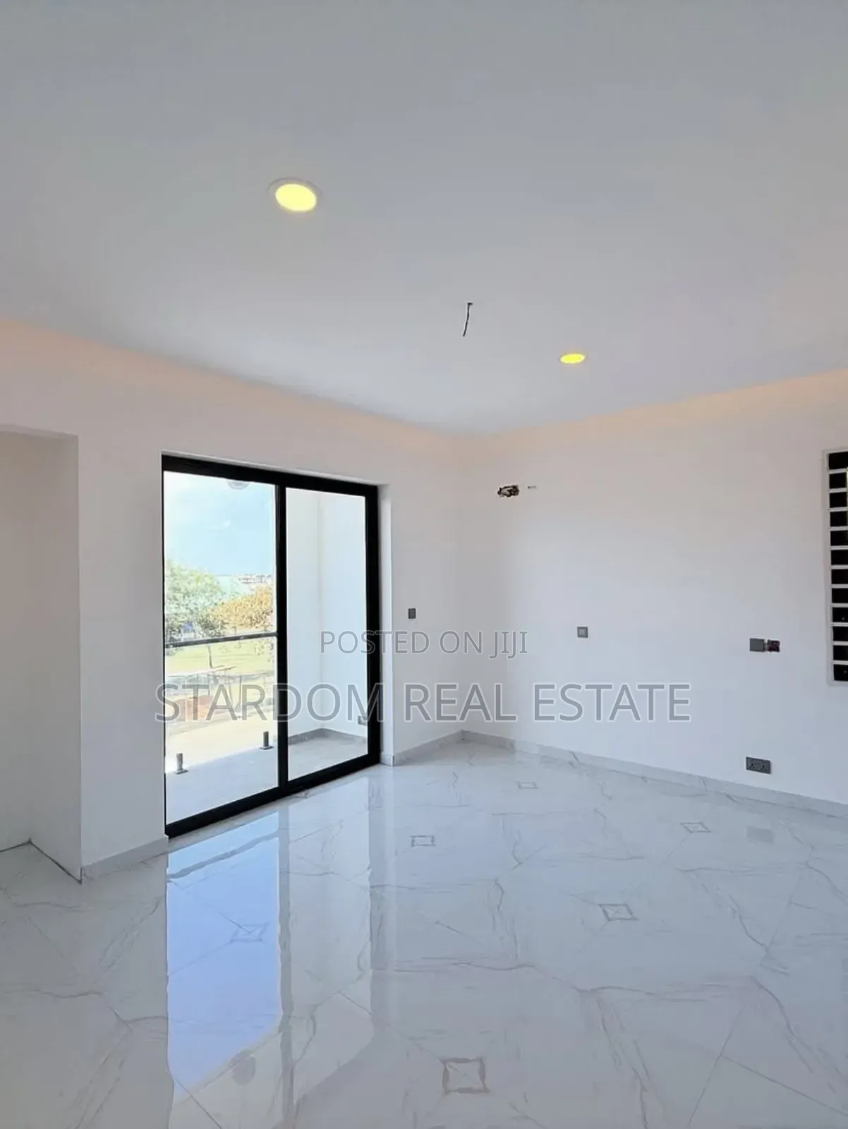4bdrm Duplex in Sakumono for sale