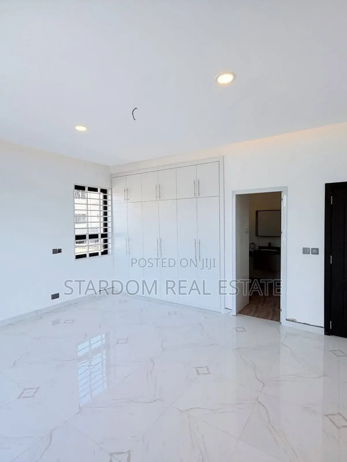 4bdrm Duplex in Sakumono for sale