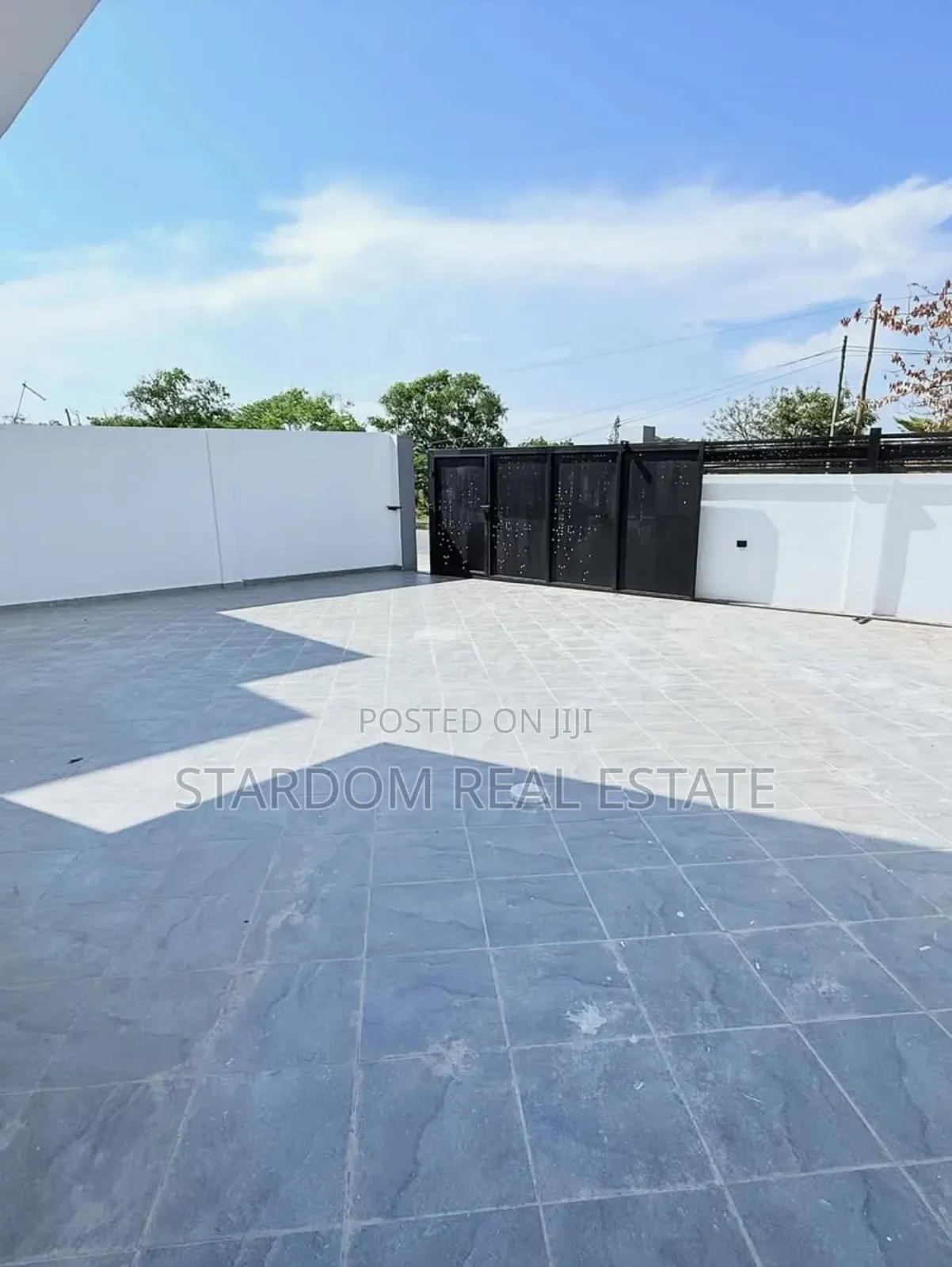 4bdrm Duplex in Sakumono for sale