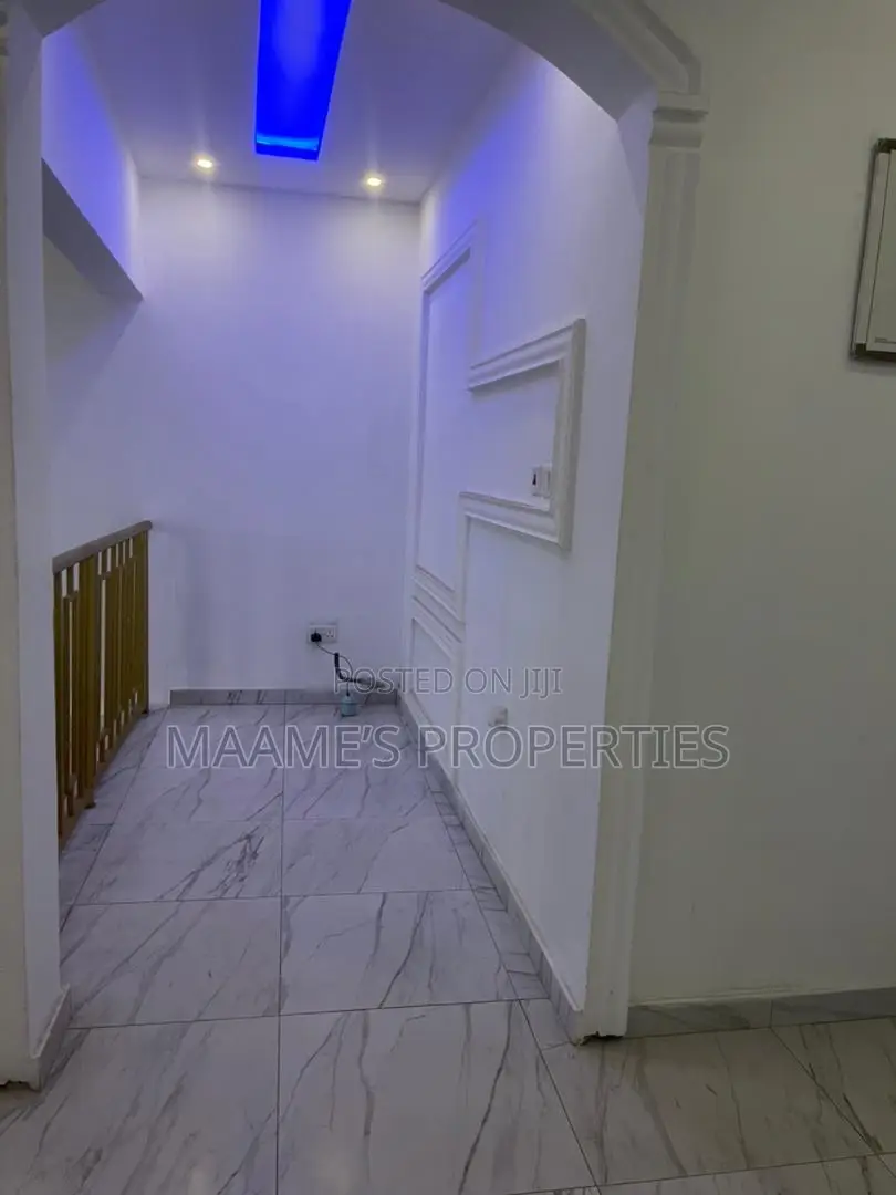 4bdrm Duplex in Tema Metropolitan for sale
