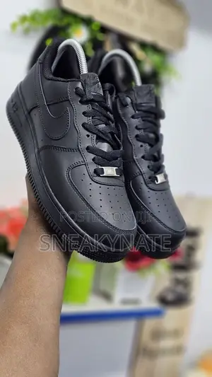 Black Nike Airforce 1 Lowtop