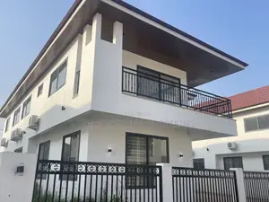 5bdrm House in Luxelooks Properties, Madina for rent