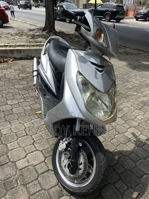 Yamaha Majesty 2025 Gray