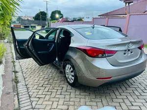 Hyundai Elantra 2015 Gold