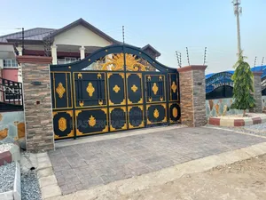 Main Metal Gate Sliding