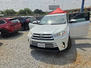 Toyota Highlander XLE 4x2 V6 (3.5L 6cyl 8A) 2018 White