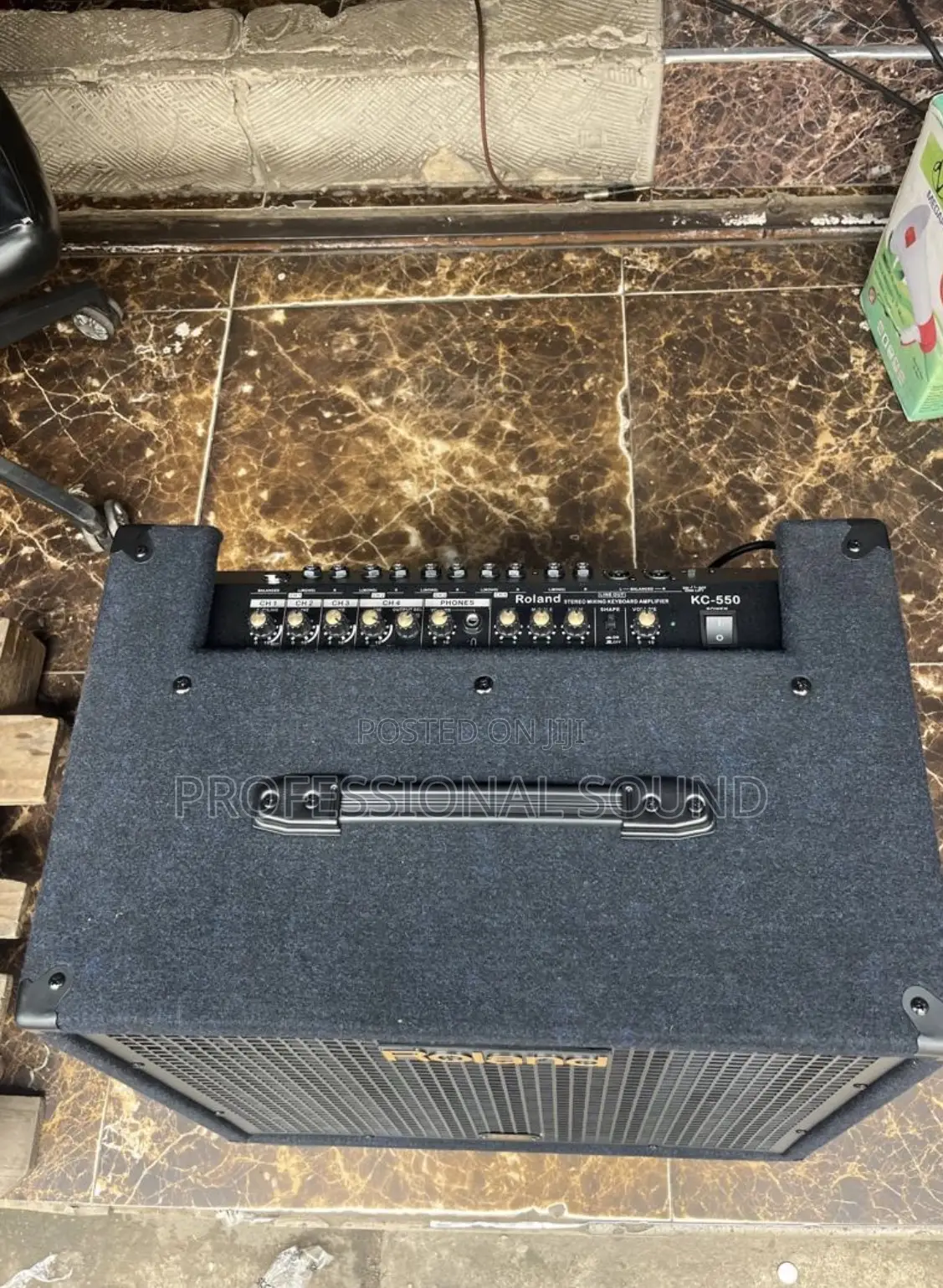 Roland Kc-550 Stereo Mixing Keyboard Amplifier.