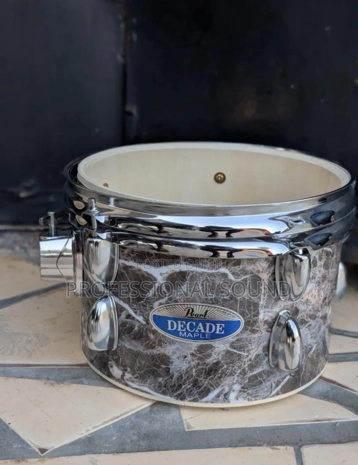 Pearl Decade Maple Drum Set, Featuring a Marble-Style Finish.