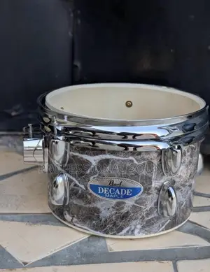 Pearl Decade Maple Drum Set, Featuring a Marble-Style Finish.