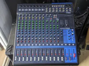 Yamaha Mg16xu 16-Channel Mixer With a Built-in Usb Audio Interface