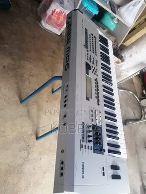 Yamaha Mo6 Keyboard