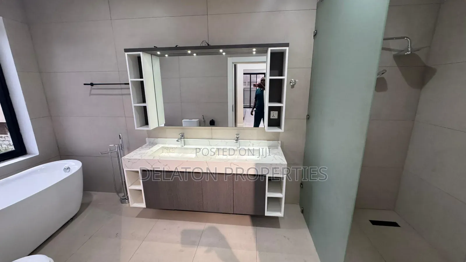 5bdrm House in Manet Court for sale