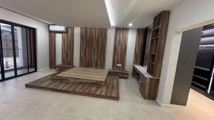 5bdrm House in Manet Court for sale