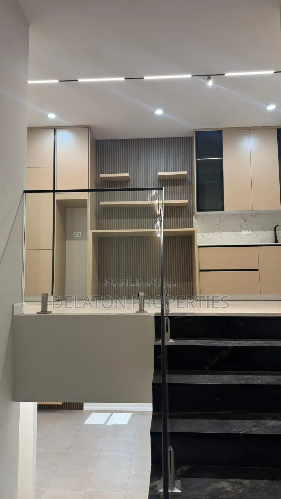 5bdrm House in Manet Court for sale