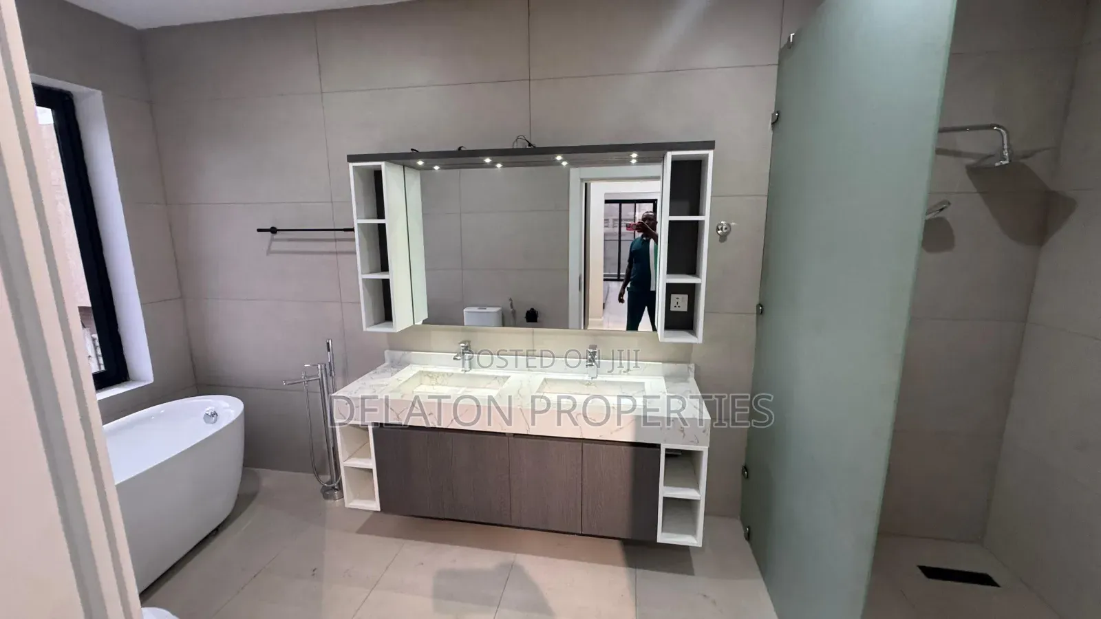 5bdrm House in Manet Court for sale