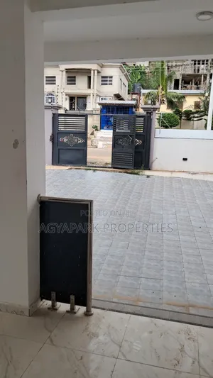 7bdrm House in Kwabenya, Pokuase for sale