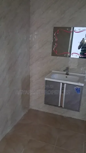 7bdrm House in Kwabenya, Pokuase for sale