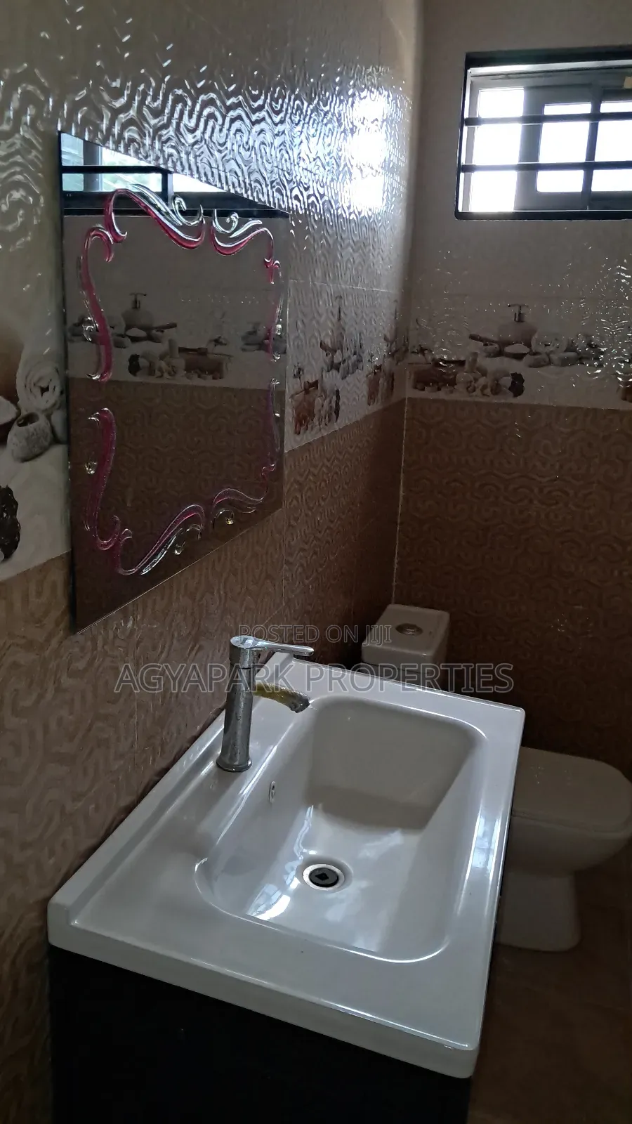 7bdrm House in Kwabenya, Pokuase for sale