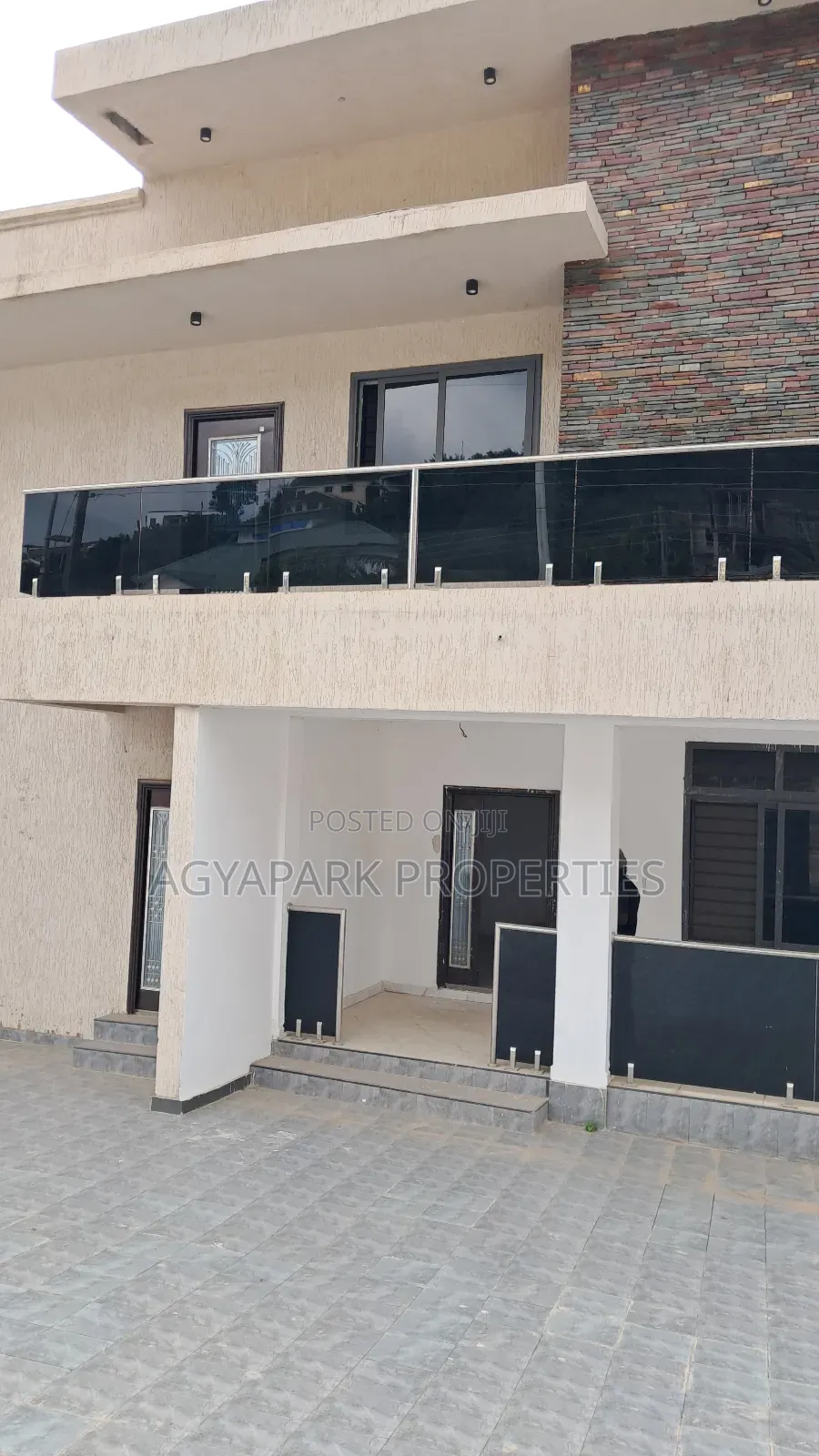 7bdrm House in Kwabenya, Pokuase for sale