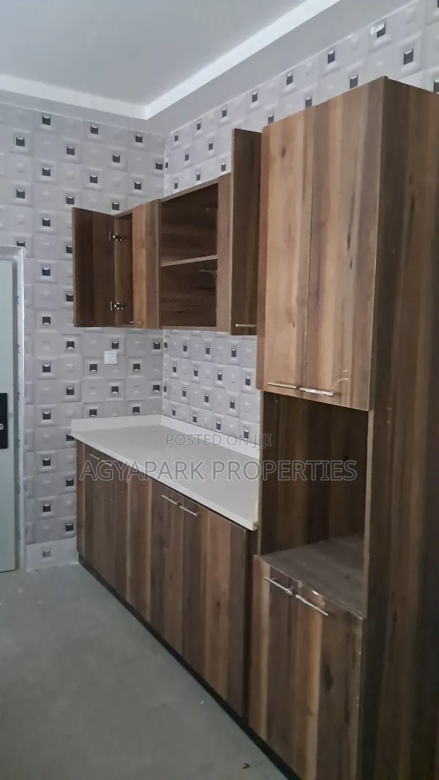 7bdrm House in Kwabenya, Pokuase for sale
