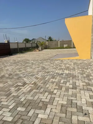 4bdrm House in Tema Community 24 for rent