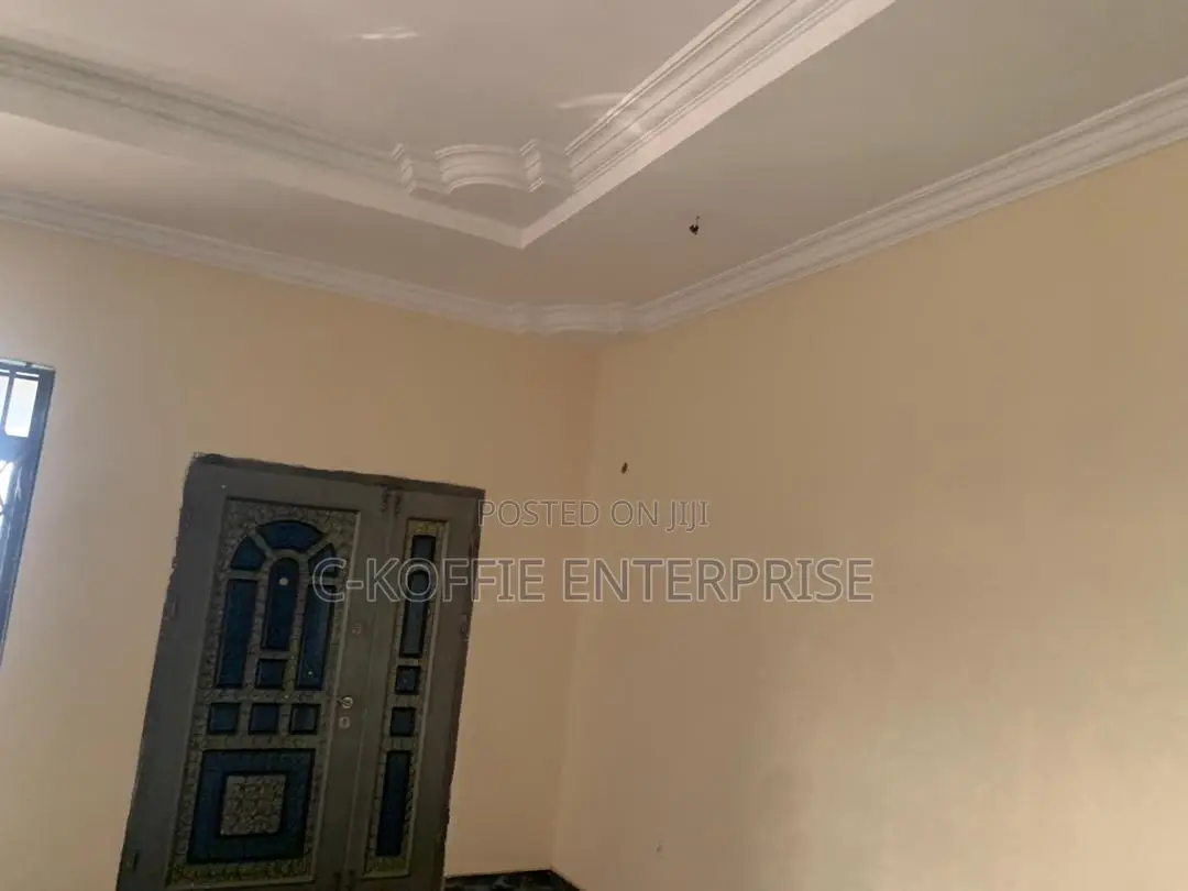 Furnished 8bdrm House in Tema Com 25 for rent