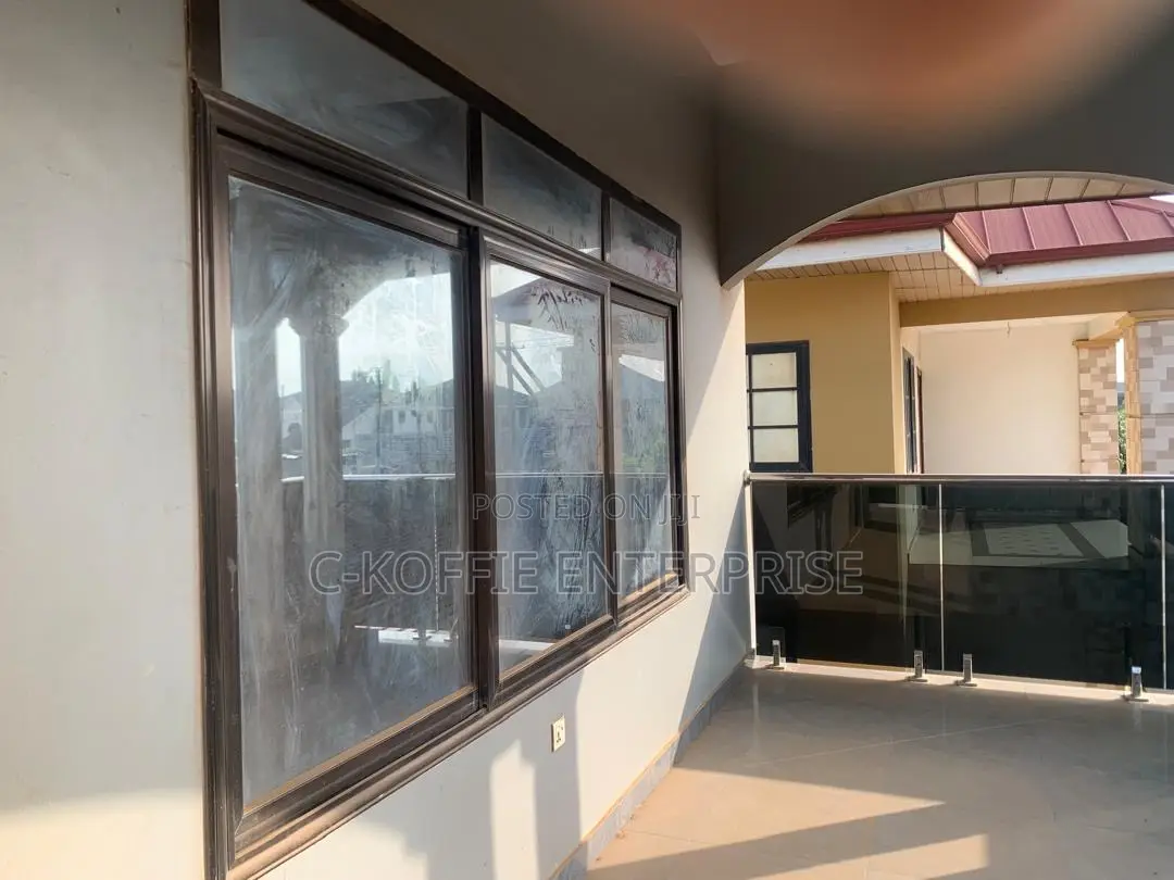 Furnished 8bdrm House in Tema Com 25 for rent