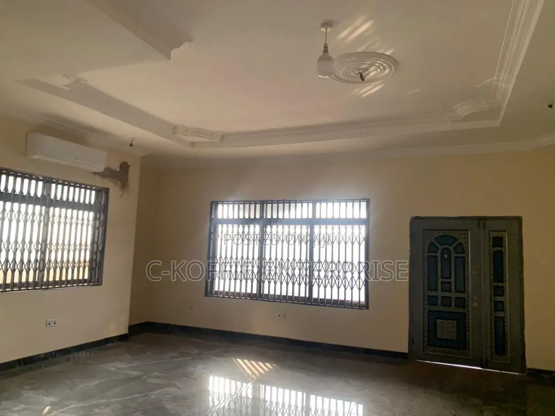 Furnished 8bdrm House in Tema Com 25 for rent