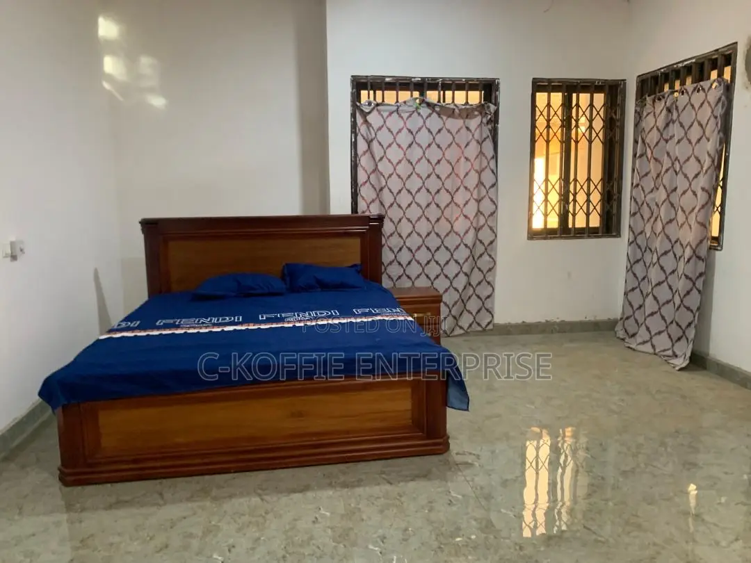 Furnished 8bdrm House in Tema Com 25 for rent