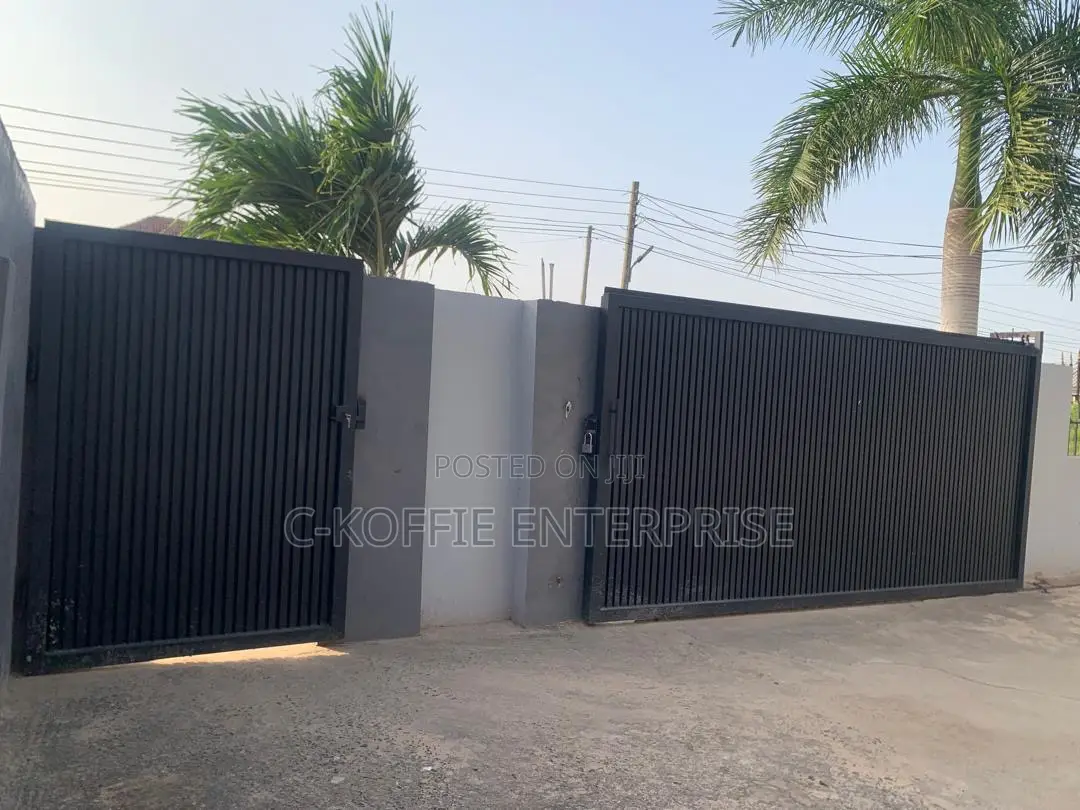 Furnished 8bdrm House in Tema Com 25 for rent