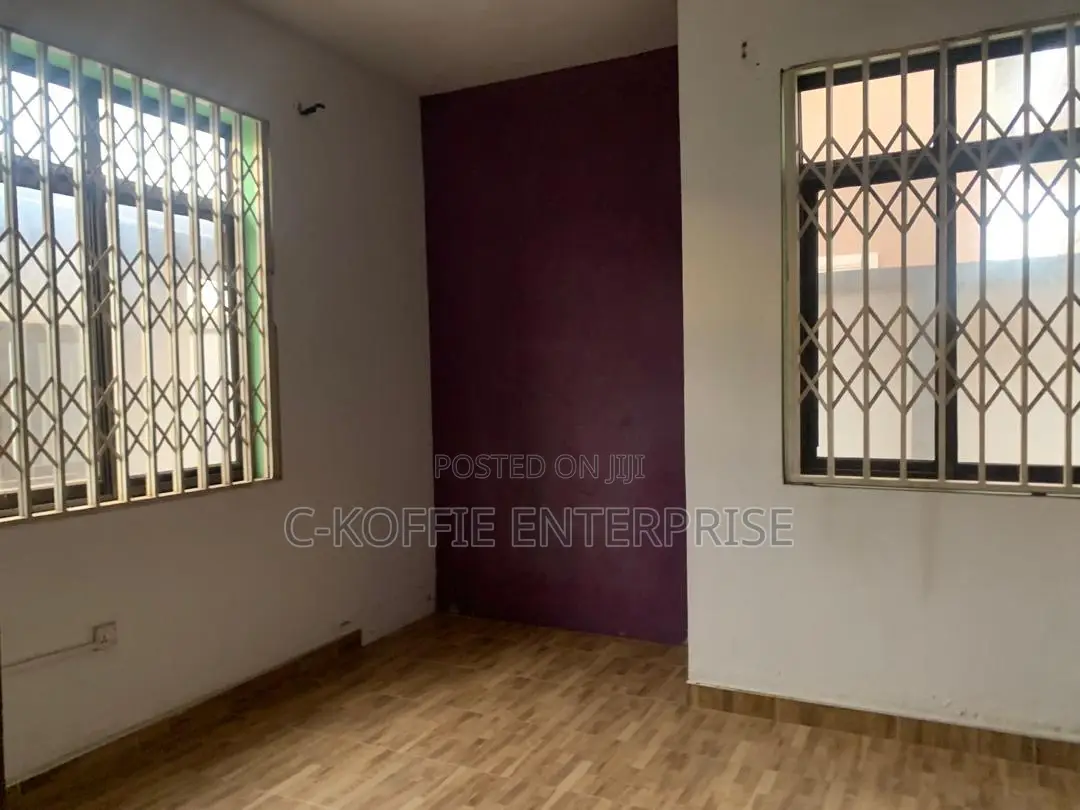 Furnished 8bdrm House in Tema Com 25 for rent